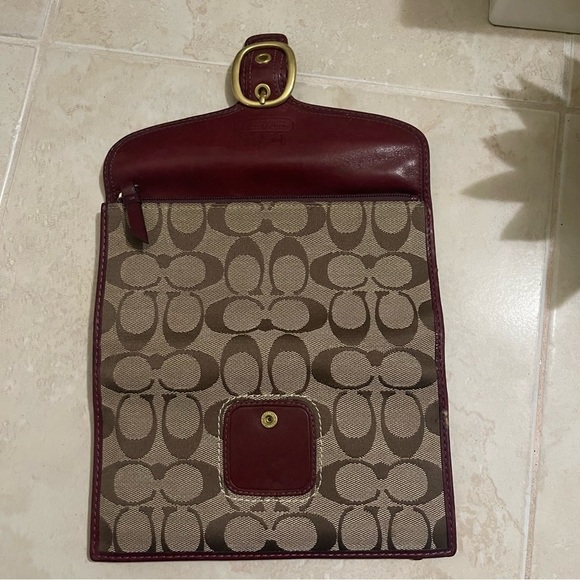 COACH - 40893 - Bleeker dark wine and brown signatures c envelope wallet - EUC - Picture 5 of 9